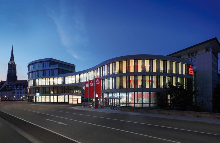 Brückenhaus bei Nacht